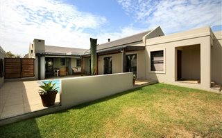 3 Bedroom House in Kelderhof Country Village