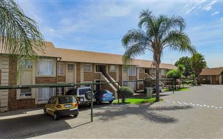 2 Bedroom Townhouse in Glen Marais