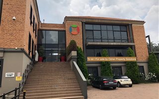 1424 m² Commercial space in Bedford Gardens