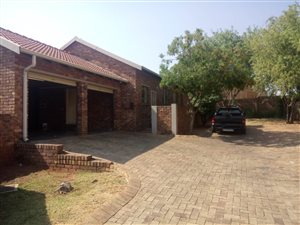 3 Bed Cluster in Honeydew Manor