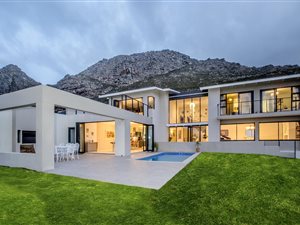 4 Bed House in Tokai