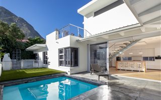 4 Bedroom House in Voelklip