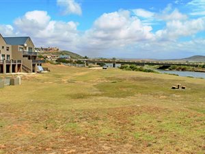 211 m² Land available in Hartenbos Heuwels