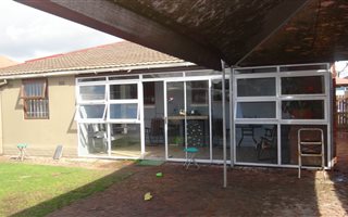 2 Bedroom House in Ruyterwacht