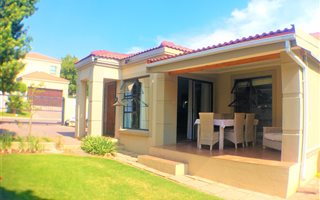 3 Bedroom Cluster in Douglasdale