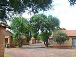 2 Bed Townhouse in Witpoortjie
