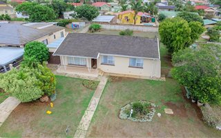 3 Bedroom House in Bothasrus