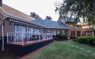 4 Bedroom House in Noordheuwel