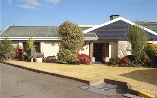 3 Bedroom Simplex in Underberg
