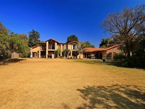 36738 ha Smallholding in North Riding AH