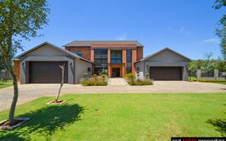 5 Bedroom House in Silver Lakes Golf Estate