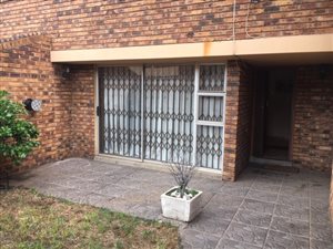 3 Bedroom Townhouse in Vanderbijlpark CE3