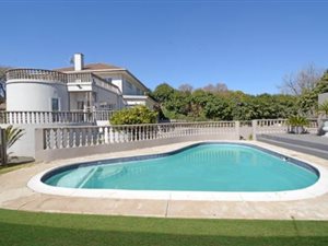 5 Bed House in Bramley