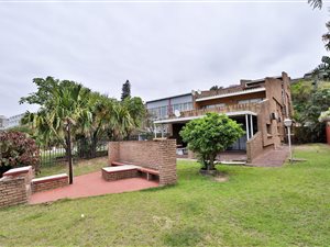2 Bed Apartment in Amanzimtoti