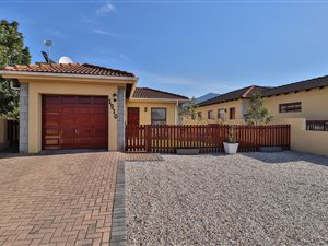 3 Bed House in Sandbaai