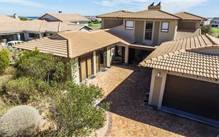 5 Bedroom House in Langebaan Country Estate