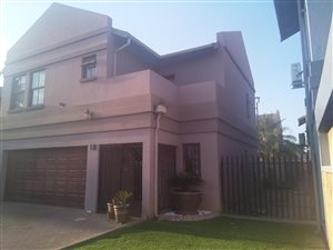 3 Bed Townhouse in Vanderbijlpark SE2