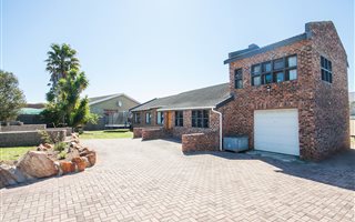 4 Bedroom House in Ben Kamma