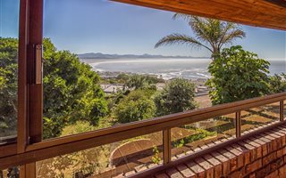 4 Bedroom House in Signal Hill