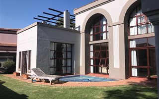 3 Bedroom Townhouse in Silver Lakes Golf Estate