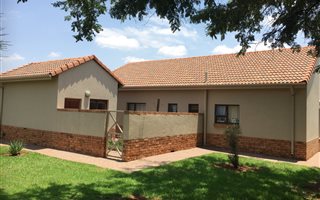 2 Bedroom Simplex in Hazeldean (Silverlakes Surroundings)