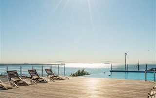 1 Bedroom Apartment in Waterfront