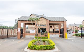 2 Bedroom Apartment in Mooikloof Heights