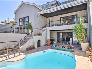 4 Bed House in Bantry Bay