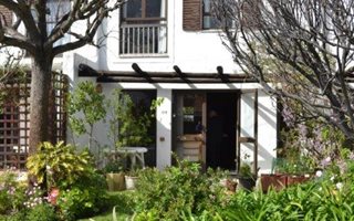 2 Bedroom Duplex in Somerset West Central