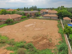1610 m² Land available in Silver Lakes Golf Estate