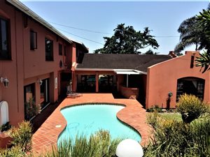7 Bed House in Woodside