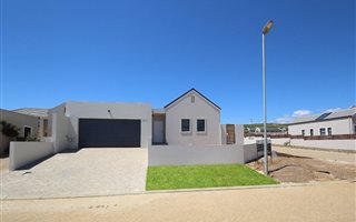 3 Bedroom House in Kelderhof Country Village