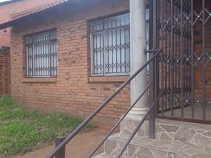 5 Bed Apartment in Mabopane