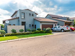 3 Bedroom House in Bronberg