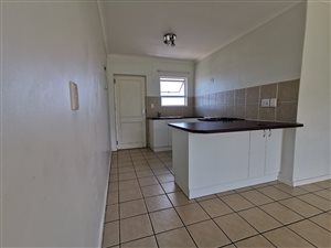 2 Bed Apartment in Sir Lowrys Pass