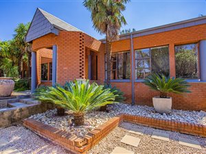 5 Bed House in Eldoraigne
