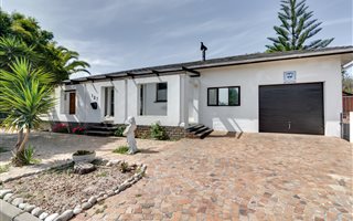 3 Bedroom House in Protea Heights