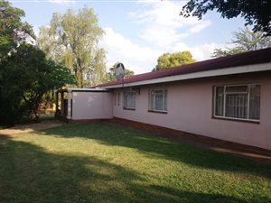 3 Bed House in Tileba