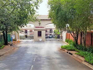3 Bed Apartment in Weltevreden Park