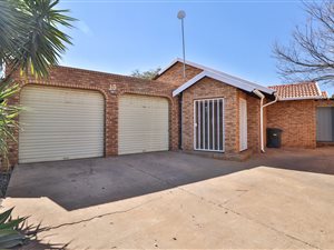4 Bed House in Pierre van Ryneveld