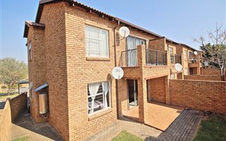 2 Bedroom Townhouse in Ruimsig