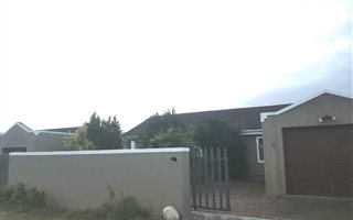 3 Bedroom Townhouse in Vredekloof East
