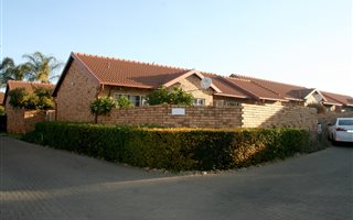 3 Bedroom Simplex in Meyerspark