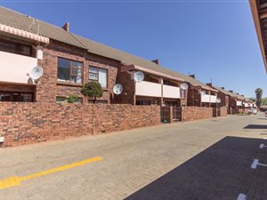 2 Bed Townhouse in Langenhoven Park