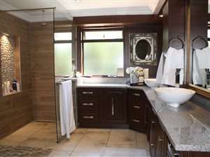 4 Bed House in Blue Gill