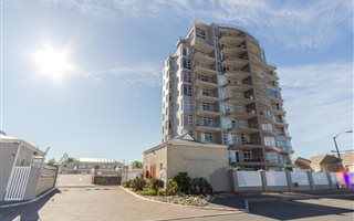 2 Bedroom Apartment in Bloubergrant