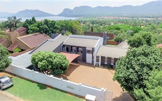 4 Bedroom House in Ifafi