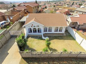 3 Bed House in Zakariyya Park