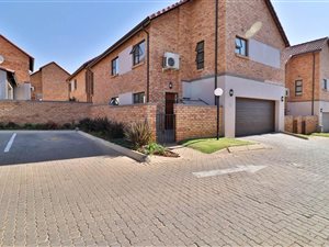 3 Bed Townhouse in Honeydew Ridge