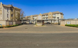 1 Bedroom Apartment in Klippoortje